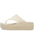 Crocs Σαγιονάρες διχαλωτές 'Brooklyn' offwhite - Pepit.gr