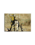 Inne Αναπαραγωγή Banksy Girl Searches a Soldier 60 x 90 cm - Pepit.gr