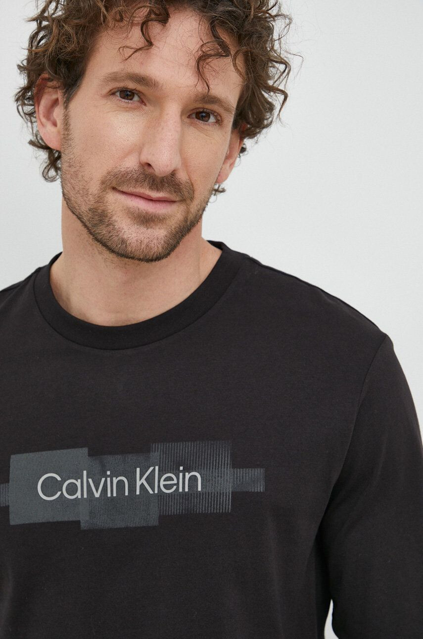 Calvin Klein Βαμβακερή μπλούζα με μακριά μανίκια χρώμα: μαύρο - Pepit.gr