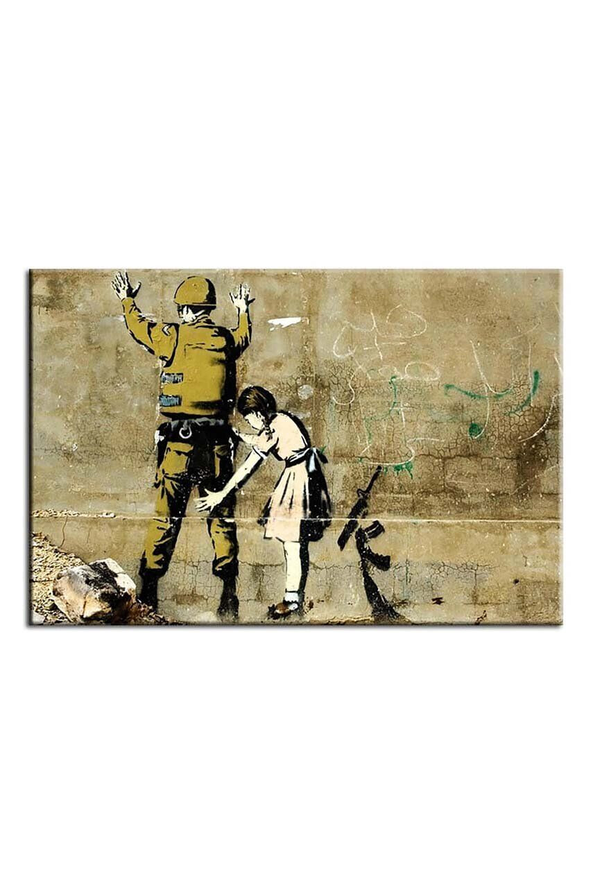 Inne Αναπαραγωγή Banksy Girl Searches a Soldier 60 x 90 cm - Pepit.gr