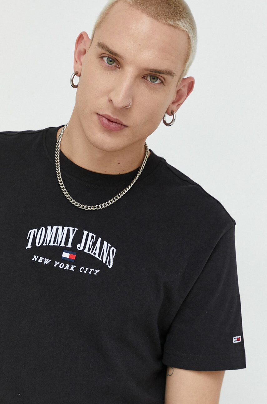 Tommy Jeans Βαμβακερό μπλουζάκι χρώμα: μαύρο - Pepit.gr